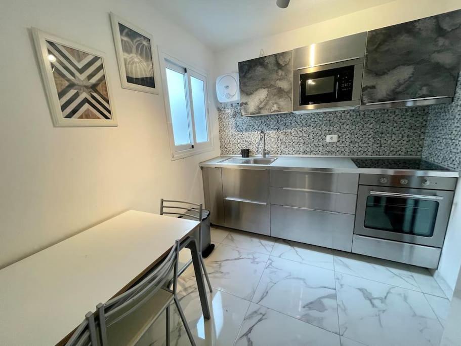 New Big Flat With Balcony 50mts Away From Parking Optional * Las Palmas de Gran Canaria