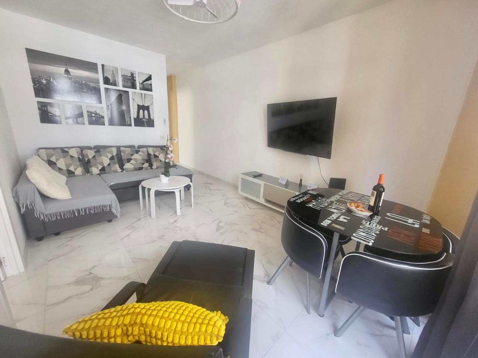 New Big Flat With Balcony 50mts Away From Parking Optional Apartment