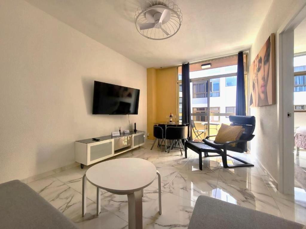 New Big Flat With Balcony 50mts Away From Parking Optional Apartment *