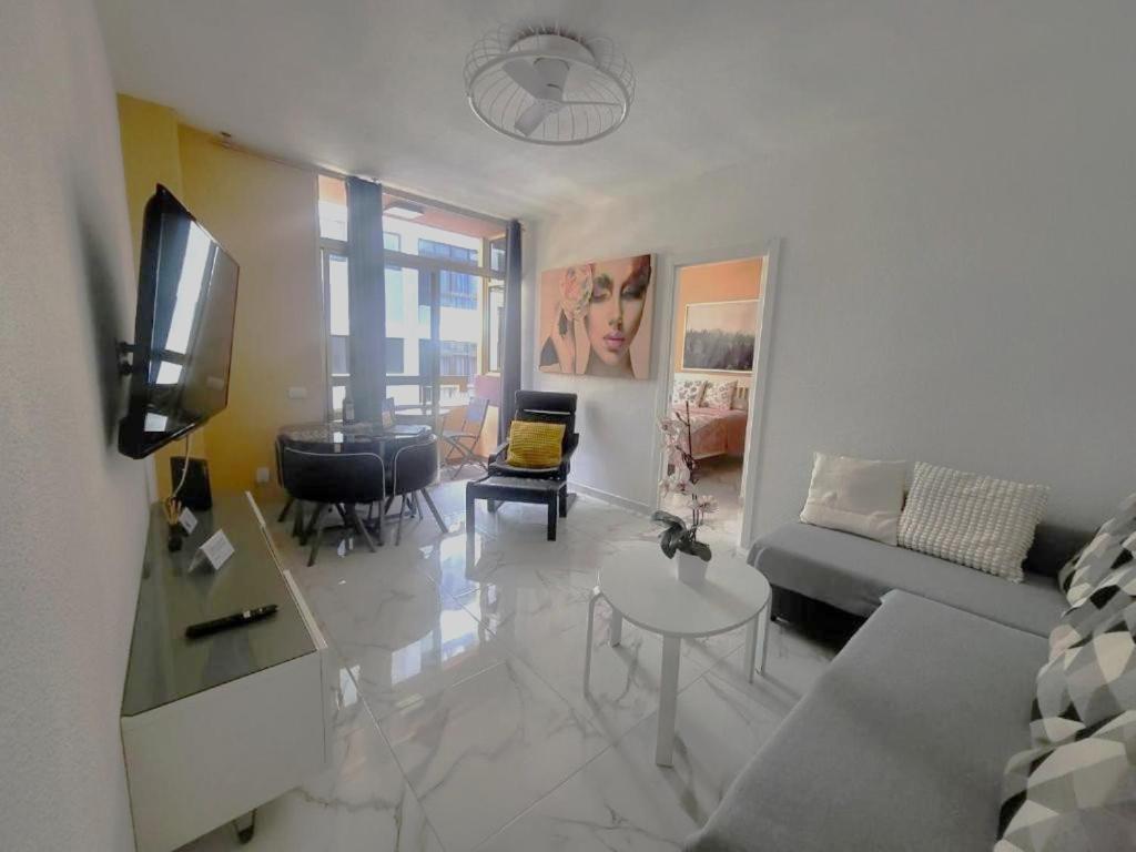 New Big Flat With Balcony 50mts Away From Parking Optional Apartment